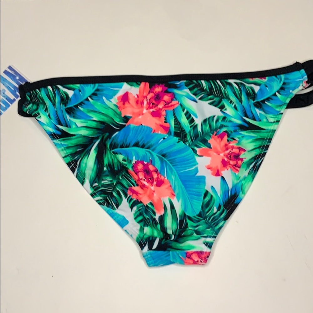 In Mocean Bottom - Picture 2 of 3